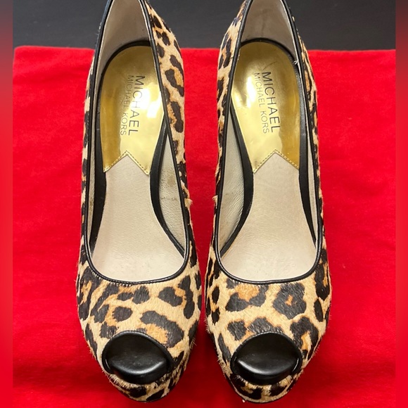 - Michael Kors Milan peep toe heels in leopard print - Picture 12 of 13